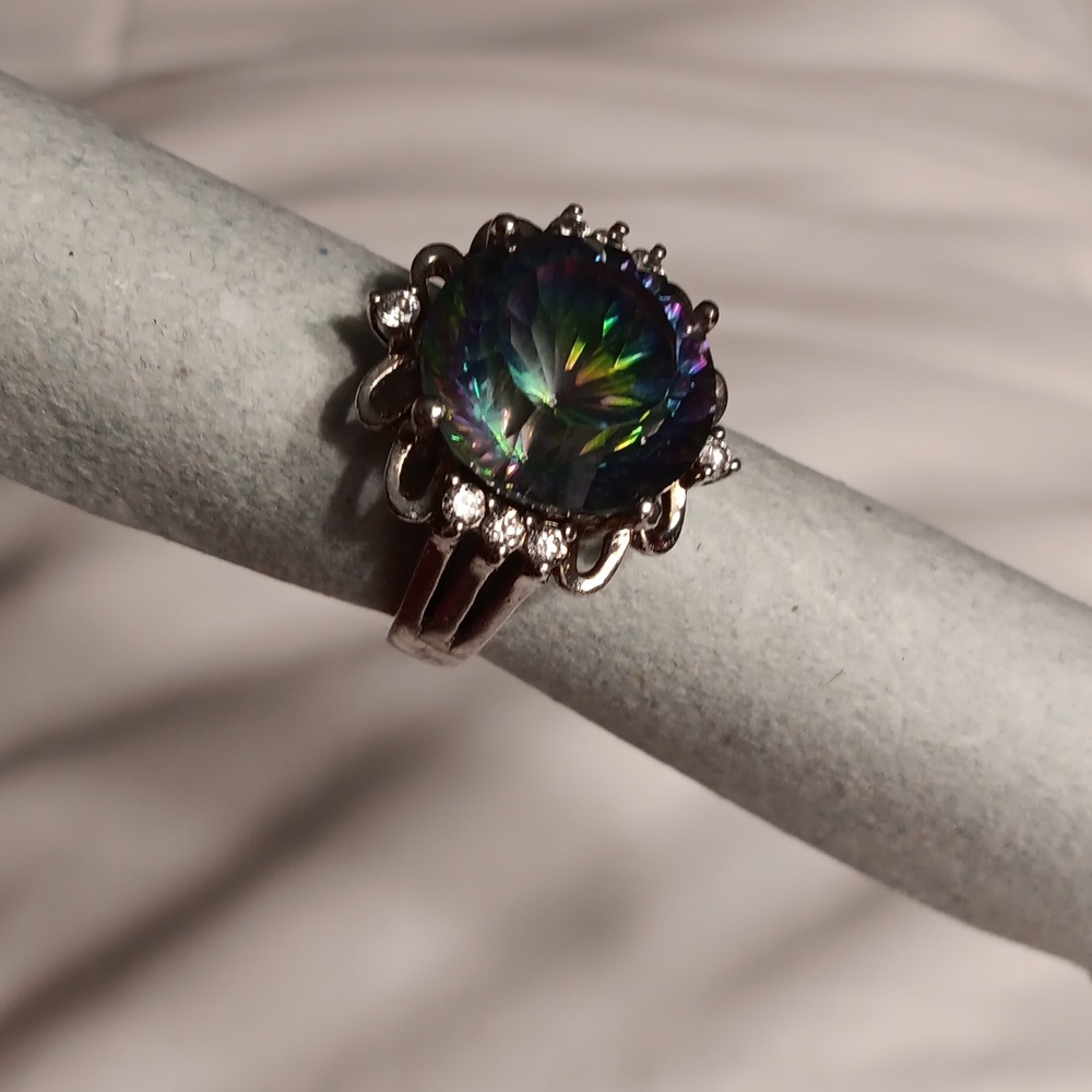 MYSTIC TOPAZ .925 STERLING SILVER STUNNING RING! A MUST HAVE PIECE Sz6